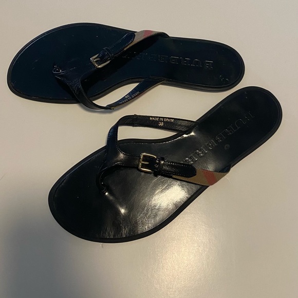 Burberry Thong Sandals- Authentic - Picture 2 of 6